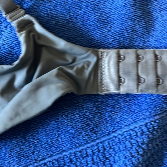 Victoria’s Secret bra 36D unlined. Dark grey - Picture 2 of 3